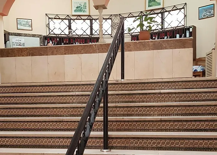 Center * Μαρμπέλλα